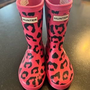 Toddler pink cheetah hunter boots size 8